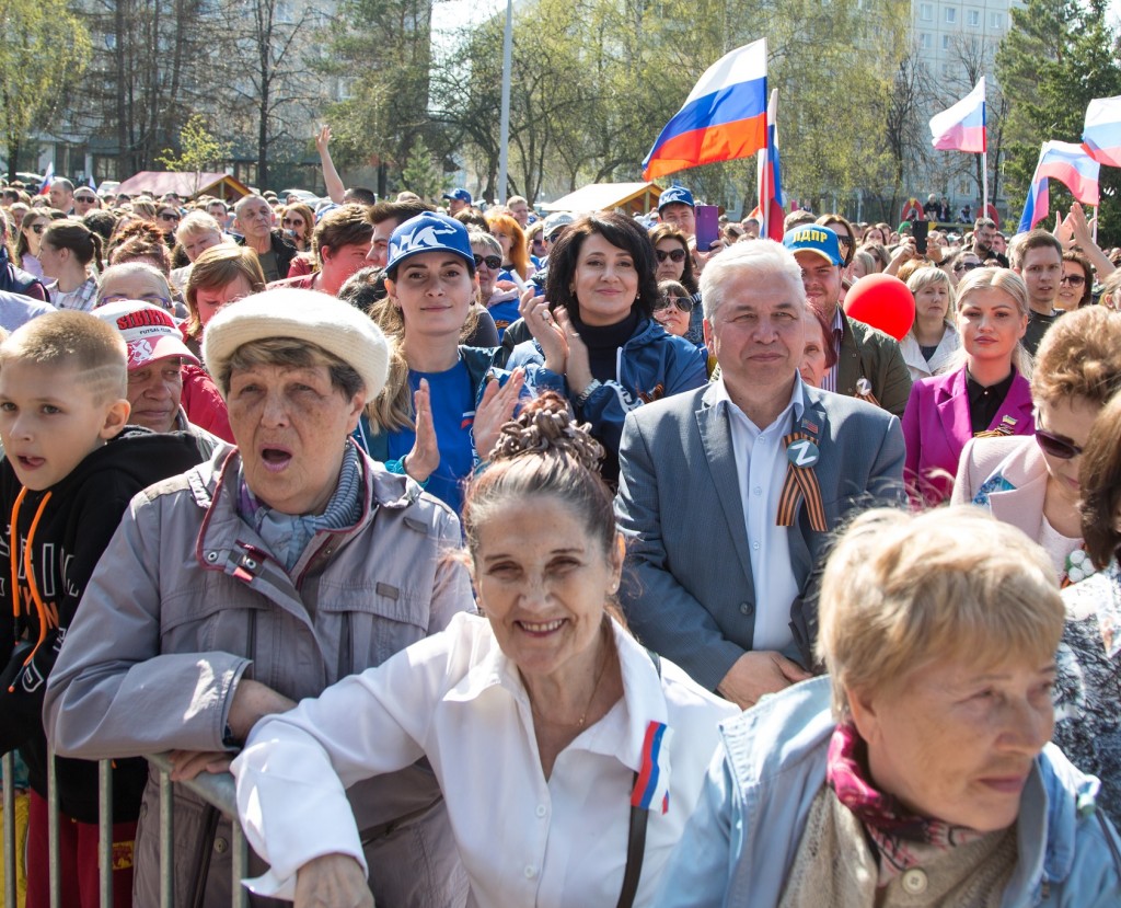 Среди жителей. Патриотические фото России. Митинги в России. Патриотизм фото. Концертные митинги в России.